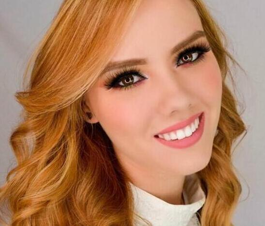 Acabado de piel satinada y radiante con técnica de maquillaje soft glam